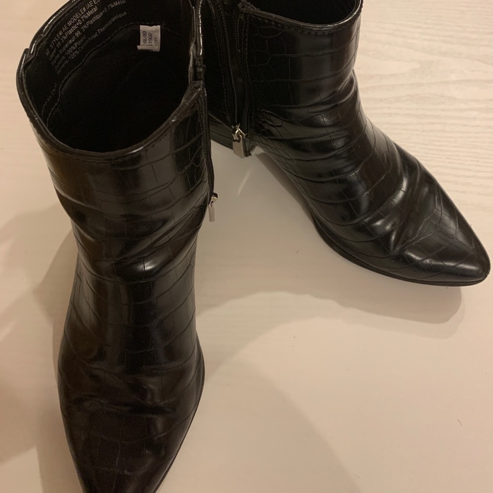 American Eagle booties size 6
